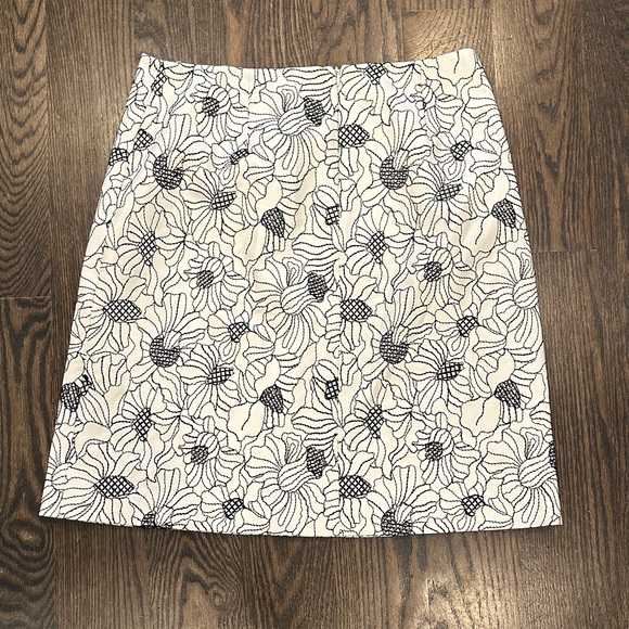 New Worth skirt in Floral Black and White. Perfect condition - Picture 6 of 9
